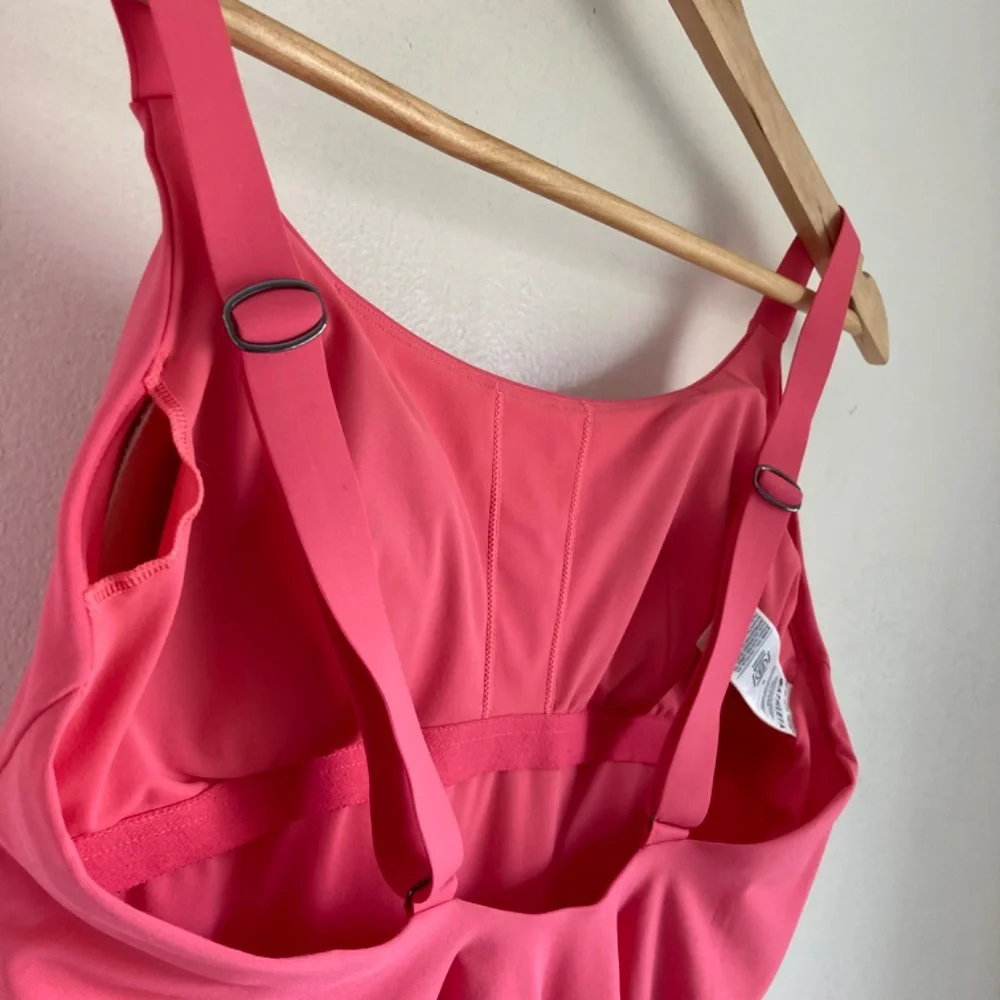 Athleta women’s one piece swimsuit
